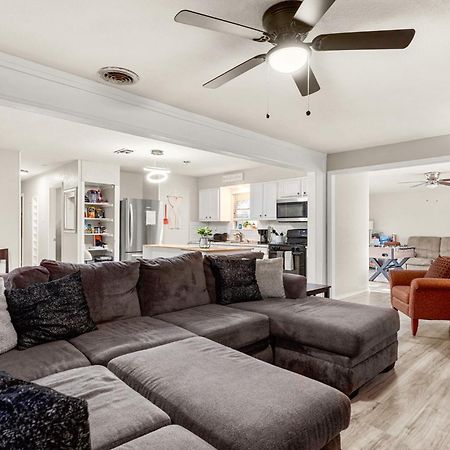 Cozy 3 Bedroom With Hot Tub 2 Min Away From Lackland San Antonio Luaran gambar