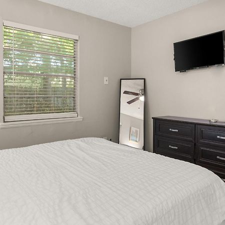 Cozy 3 Bedroom With Hot Tub 2 Min Away From Lackland San Antonio Luaran gambar