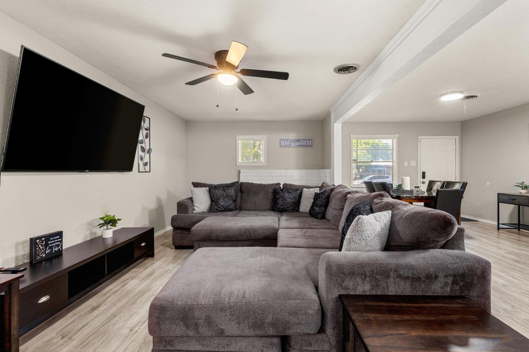 Cozy 3 Bedroom With Hot Tub 2 Min Away From Lackland San Antonio Luaran gambar