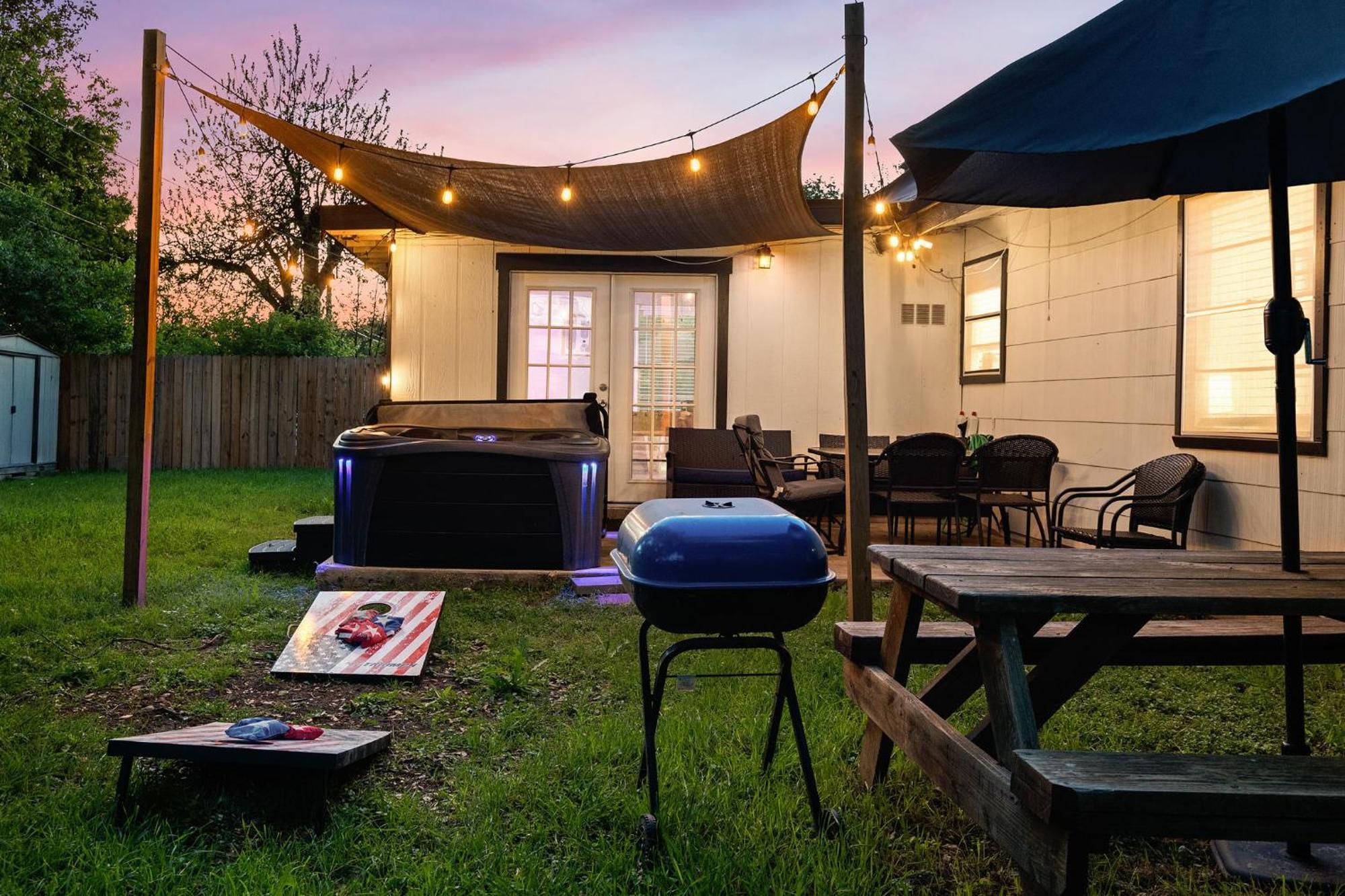 Cozy 3 Bedroom With Hot Tub 2 Min Away From Lackland San Antonio Luaran gambar