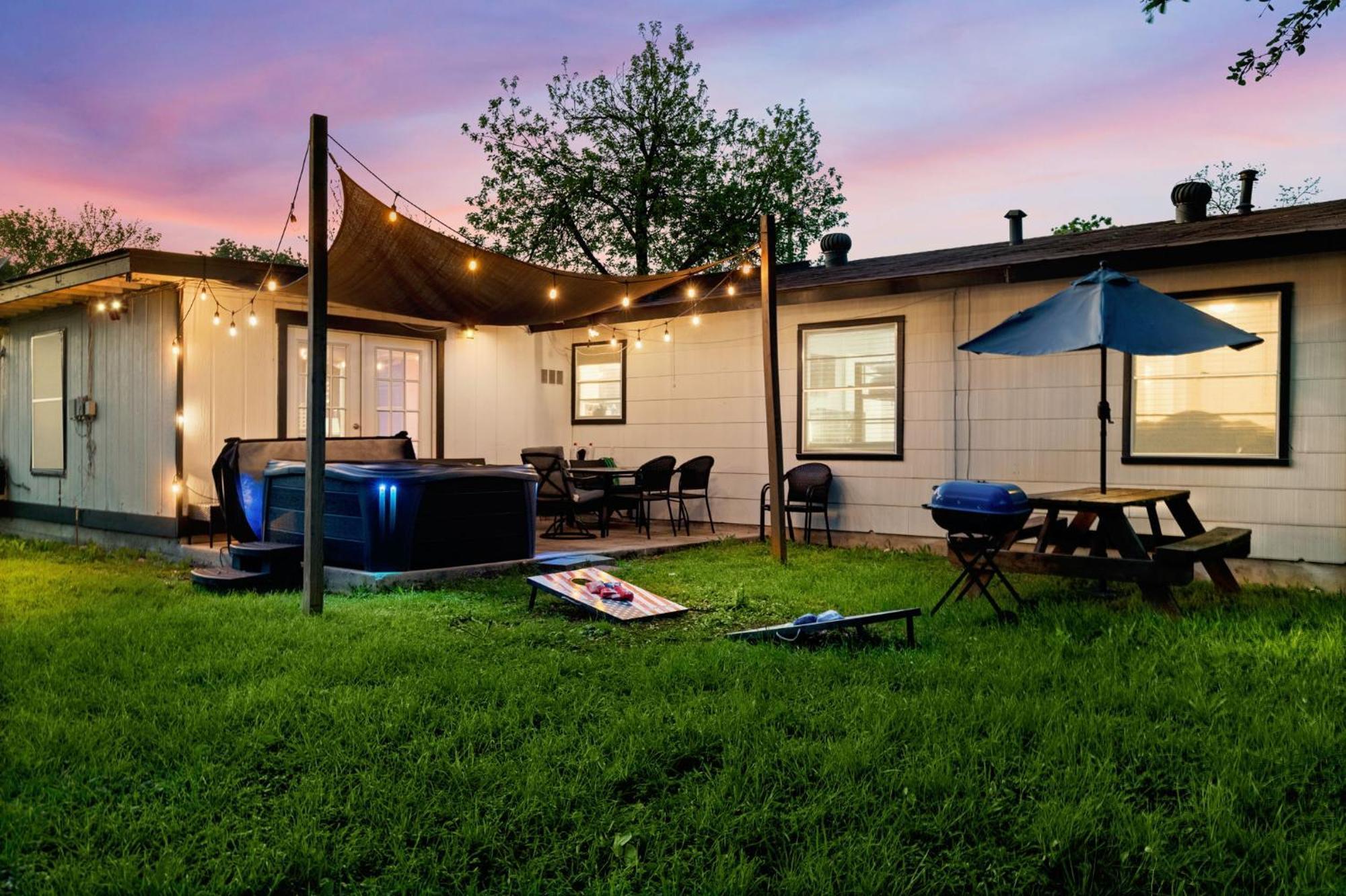 Cozy 3 Bedroom With Hot Tub 2 Min Away From Lackland San Antonio Luaran gambar
